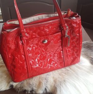 Red patten leather Coach purse Lots of pockets